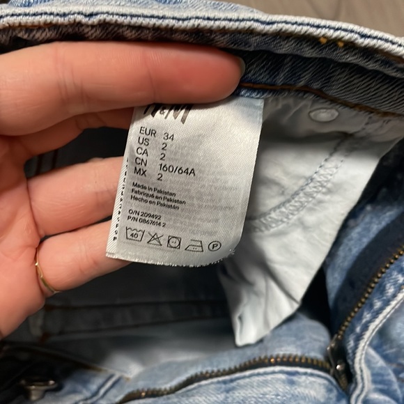 H&M high-waisted mom jean shorts - Picture 6 of 9
